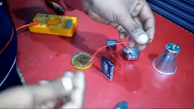 How to make Rechargeable LED TORCH Using damage mobile battery смотреть онлайн
