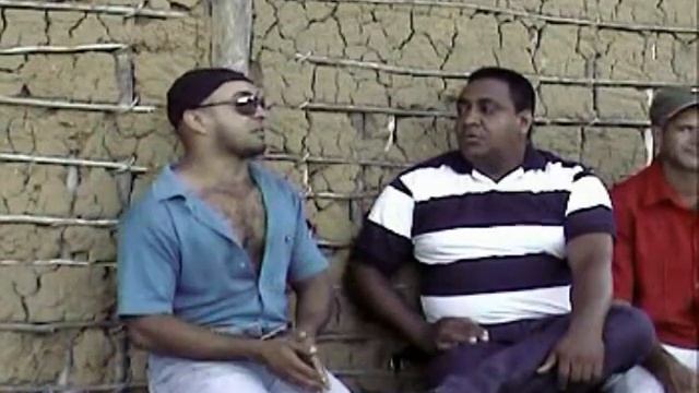 NO RASTRO DA NOTICIA A TERRA DO POVO QUE COME TERRA смотреть онлайн
