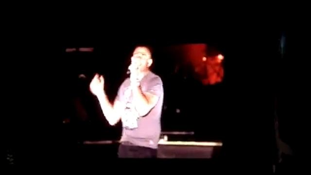 Amr Diab - Abu Dhabi l عمرو دياب حفل ابوظبى اصلها بتفرق смотреть онлайн