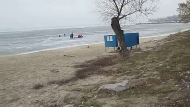 Никополь зима. Прогулка по дамбе 16. Обледенелые пляжи смотреть онлайн