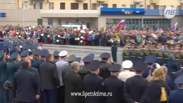 Тысячи человек побывали на парадах Победы в Л... смотреть онлайн