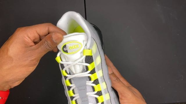 Air Max 95 Neon OG VS Jordan Retro 4 Neon Review And On-Feet - HD 1080p смотреть онлайн