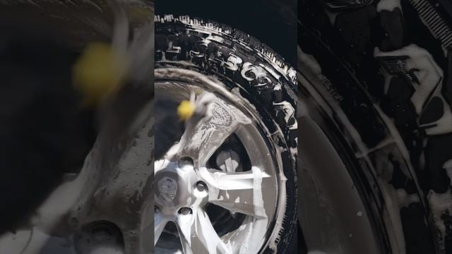 Настало время отмыть колёса #детейлинг #мойкаавто смотреть онлайн