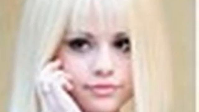 Selena Gomez in a blonde wig смотреть онлайн