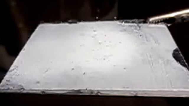 Капли воды на супергидрофобном покрытии смотреть онлайн
