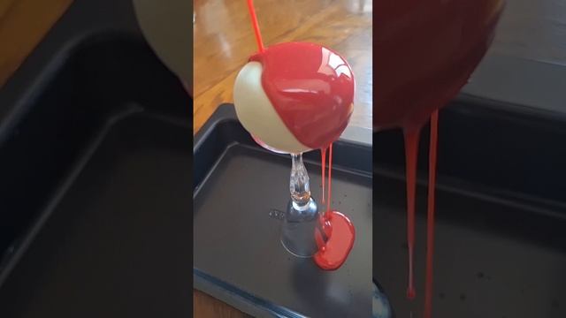 можно смотреть вечно на три вещи, как горит огонь, течет вода и зеркальная глазурь покрывает мусс смотреть онлайн