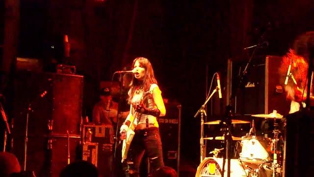 HALESTORM - I GET OFF - Live - Omaha, Nebraska at Sokol Auditorium 05-26-2009 смотреть онлайн
