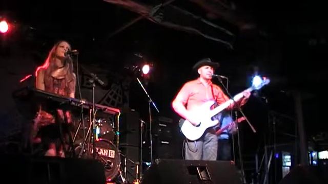 группа Акулы - Can't Buy Me Love смотреть онлайн