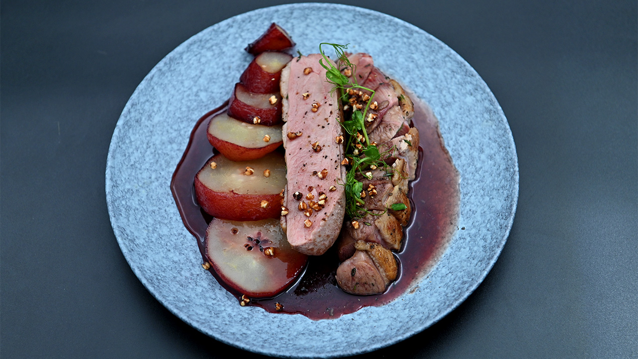 Утиная грудка с грушей и соусом порто смотреть онлайн