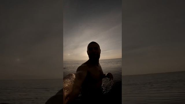 Утреннее купание в море смотреть онлайн