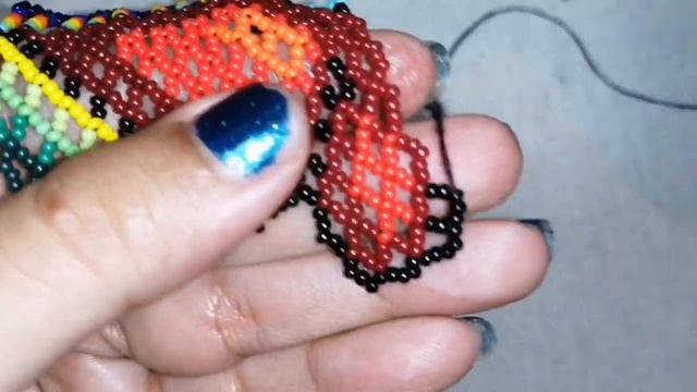 Mariposas y flores en chaquira /aplicación para tu blusa de cuello redondo ☺️☺️ смотреть онлайн