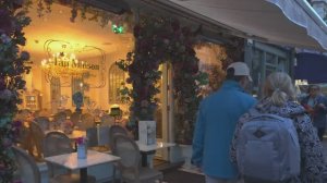 Осенняя прогулка по дождливому Лондону 🍁 Южный Кенсингтон, включая. Мьюз и Болтонс | 4K HDR