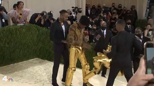 Met Gala: See 14 Top Looks From Billie Eilish, Kim Kardashian, Timothée Chalamet & More смотреть онлайн