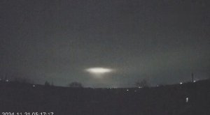 Еще видео прилетов новых ракет "ОРЕШНИК" по ЮжМашу уже с датой внизу.