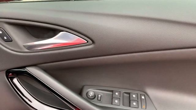 Vauxhall Astra 1 4T Griffin 5 Door LR19ELJ смотреть онлайн