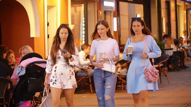 4K. Today we will look at amazing people on the streets of Moscow. смотреть онлайн