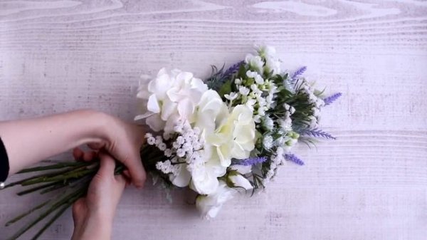 スワッグの作り方初夏の花で作る壁掛けディスプレイ造花アーティフィシャルフラワーのハンドメイドDIY Spring Flower Swagナチュラルエレガントなインテリアフラワーアレンジ