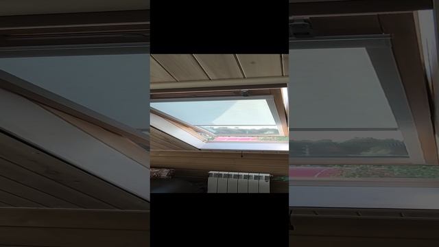 Шторы и москитная сетка на мансардное окно