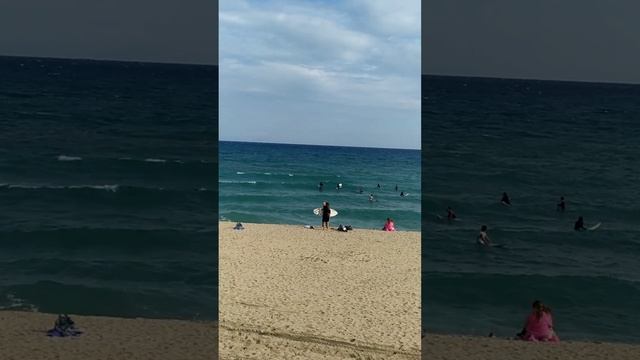 Кто купается в море в октябре. Барселона, пляж Левант смотреть онлайн