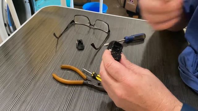 VY Commodore Side Mirror Switch Fix with "Riles" смотреть онлайн