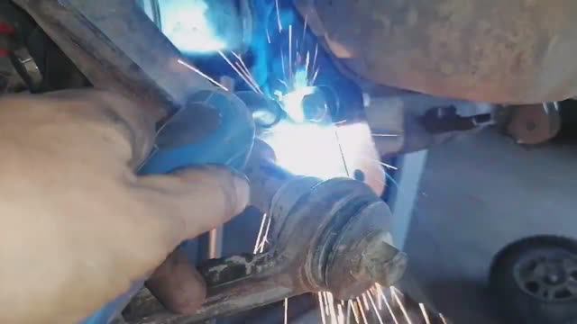 Niva Bronto' _Установка Независимого Подвеса Переднего Редуктора_...mp4 смотреть онлайн