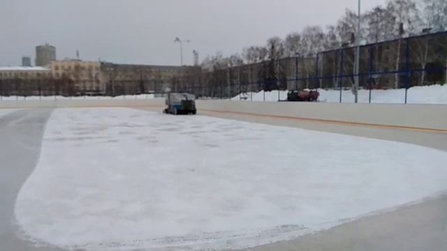 Подготовка льда на корте смотреть онлайн