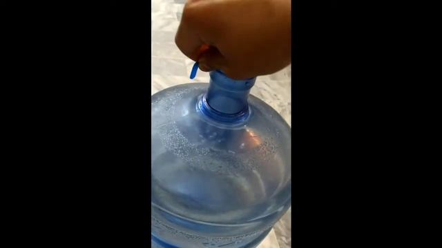 How to open Nestle bottle | Aquafina | Gourmet |Hunza water 19 litre bottle смотреть онлайн