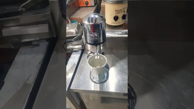 Breville Milk Shaker Mixer Ice Cream Mixer #commercialkitchen #food #restaurantkitchen Mughal смотреть онлайн