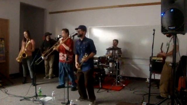 The Opskamatrists - 5 Cent Rent Live (Reggae Intro) смотреть онлайн