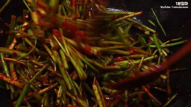 김을 딱 5장만 꺼내세요. 최고의 반찬이 되는 초간단 김 요리. 미나리김무침 너무 쉽고 간단해요. смотреть онлайн