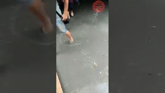 Потоп возле метро Дорогожичи смотреть онлайн