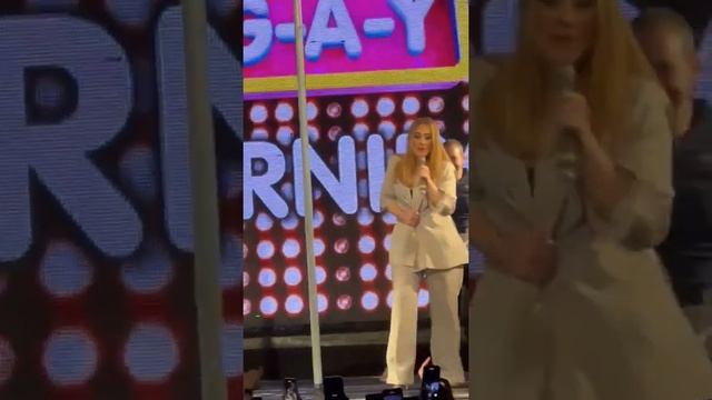 Adele pole dancing like there's no tomorrow At G-A-Y's 'Idol' London's Heaven nightclub смотреть онлайн