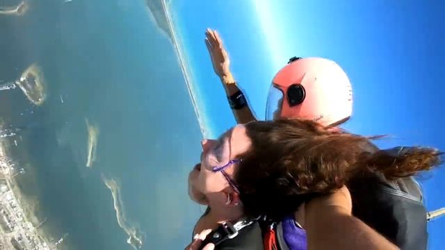 Emily's Skydive смотреть онлайн