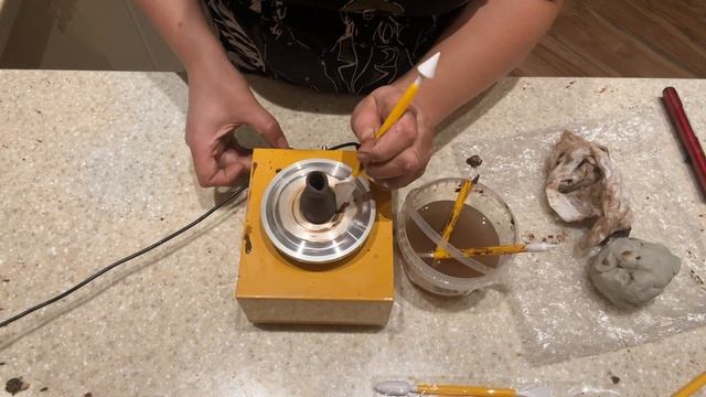 Урок работы на гончарном круге Живая Глина МГК-01 смотреть онлайн