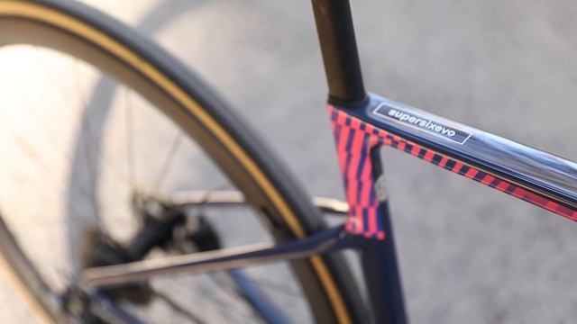 Prueba: Cannondale SuperSix EVO Hi MOD Education First Team Replica смотреть онлайн