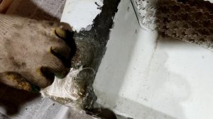 Использование полиэфирной смолы и стеклоткани при ремонте пластика.