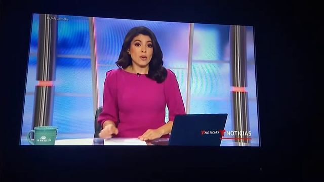 Nicole Suarez Sexy Legs Pink OutFit & Lucy Rojas El Tempo смотреть онлайн