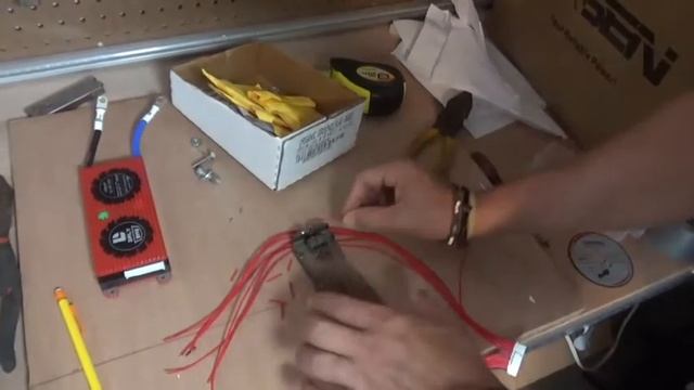 BMS CABLE ASSEMBLY FOR A 16S LI FE PO4 100 AH BATTERY BANK SYSTEM смотреть онлайн