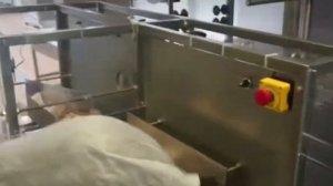 Разрезка колбасного сыра