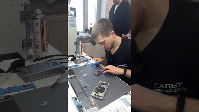 Замена аккумулятора на iPhone 11 со сбросом циклов смотреть онлайн