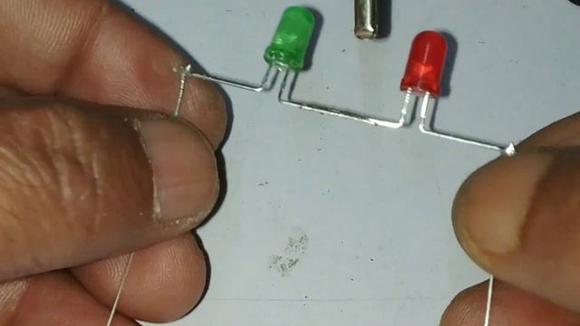 3.7 Volt Battery Charge Low & Full Indicator Circuit | Battery Level Indicator | @MRINDIANHACKER смотреть онлайн