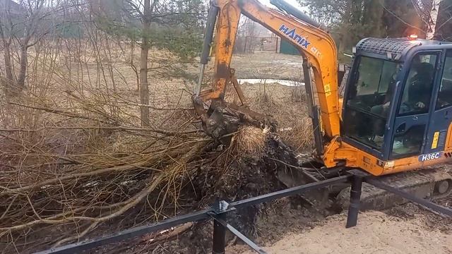 мини-экскаватор с захватом