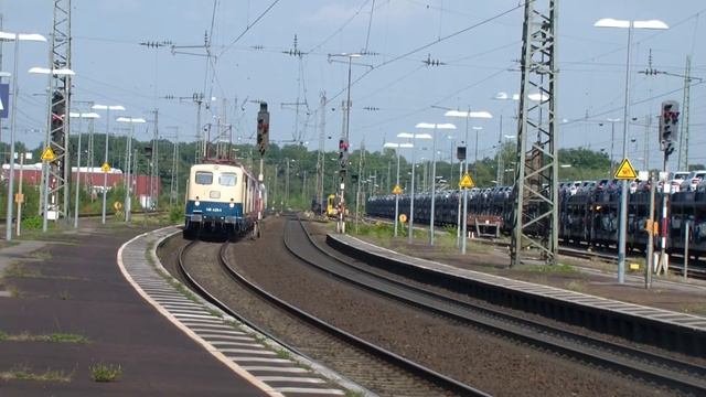 Museumslokzug mit 140 423 + 114 488 + 103 233 + 115 152 + E41 001 + 212 372 durch Rastatt смотреть онлайн