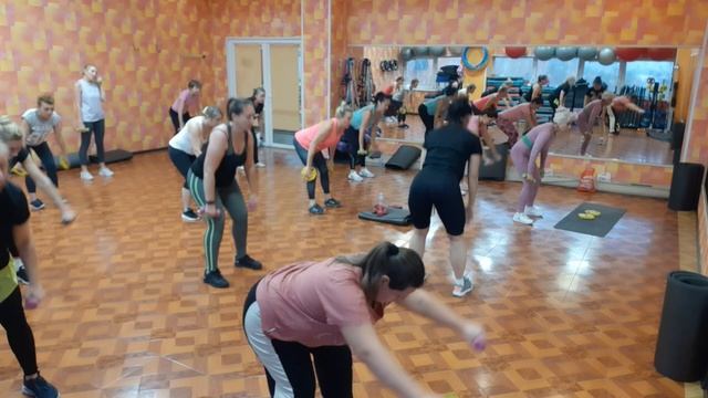 ФУНКЦИОНАЛЬНЫЙ ТРЕНИНГ ЦЕЛАЯ ТРЕНИРОВКА / FUNCTIONAL TRAINING / ГРУППОВАЯ ТРЕНИРОВКА смотреть онлайн