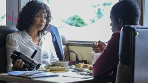 Женщина нашла видеокамеру, которая отматывает время в прошлое. [Краткий Пересказ]