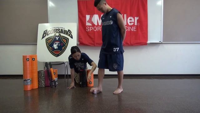 足裏をNANO フットローラー を使ってほぐす TriggerPoint™　Performance Therapy 横浜ビー・コルセアーズ x Mueller Japan смотреть онлайн