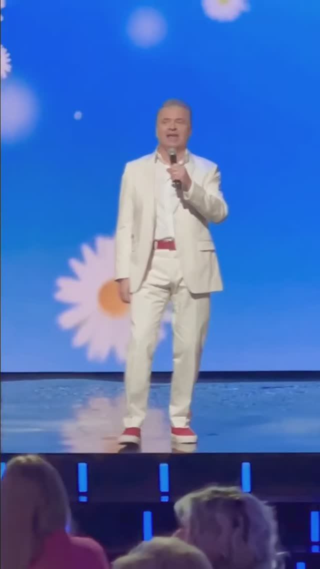 Все в Восторге от Этой Песни! Ромашки для Наташки 🌼 Сегодня вечером Александр Добронравов #shorts смотреть онлайн