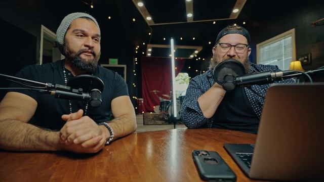 Let's Chat UNIVERSAL AUDIO - New Pedals! (Ep 12) смотреть онлайн