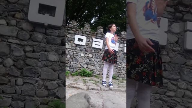 Зарина исполняет песню "Лезгинка" слова Седагет Керимовой. смотреть онлайн