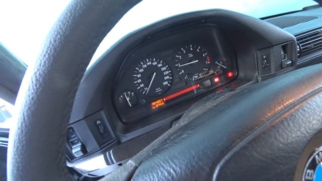 Заводим BMW e34 540 зимой в -11 после долгой стоянки смотреть онлайн